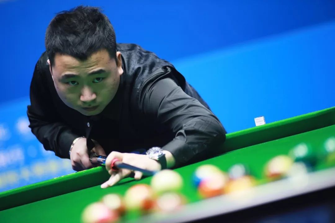 瞬间背后的 瞬间背后的